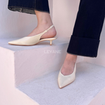 mules femme, chaussures femme, talon bas, bout pointu, slingback, mules élégantes, chaussures chic, mode femme, collection chaussures, couleurs variées, minimaliste, tendance mode, chaussures modernes, style sophistiqué, look bureau, chaussures confortables, fashion femme, été printemps, chaussures ouvertes, design épuré