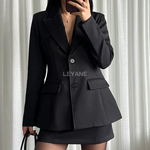 blazer femme, blazer noir, veste tailleur femme, blazer chic, blazer élégant, veste cintrée femme, blazer bureau, veste formelle femme, blazer moderne, tenue professionnelle femme, blazer fashion, veste costume femme
