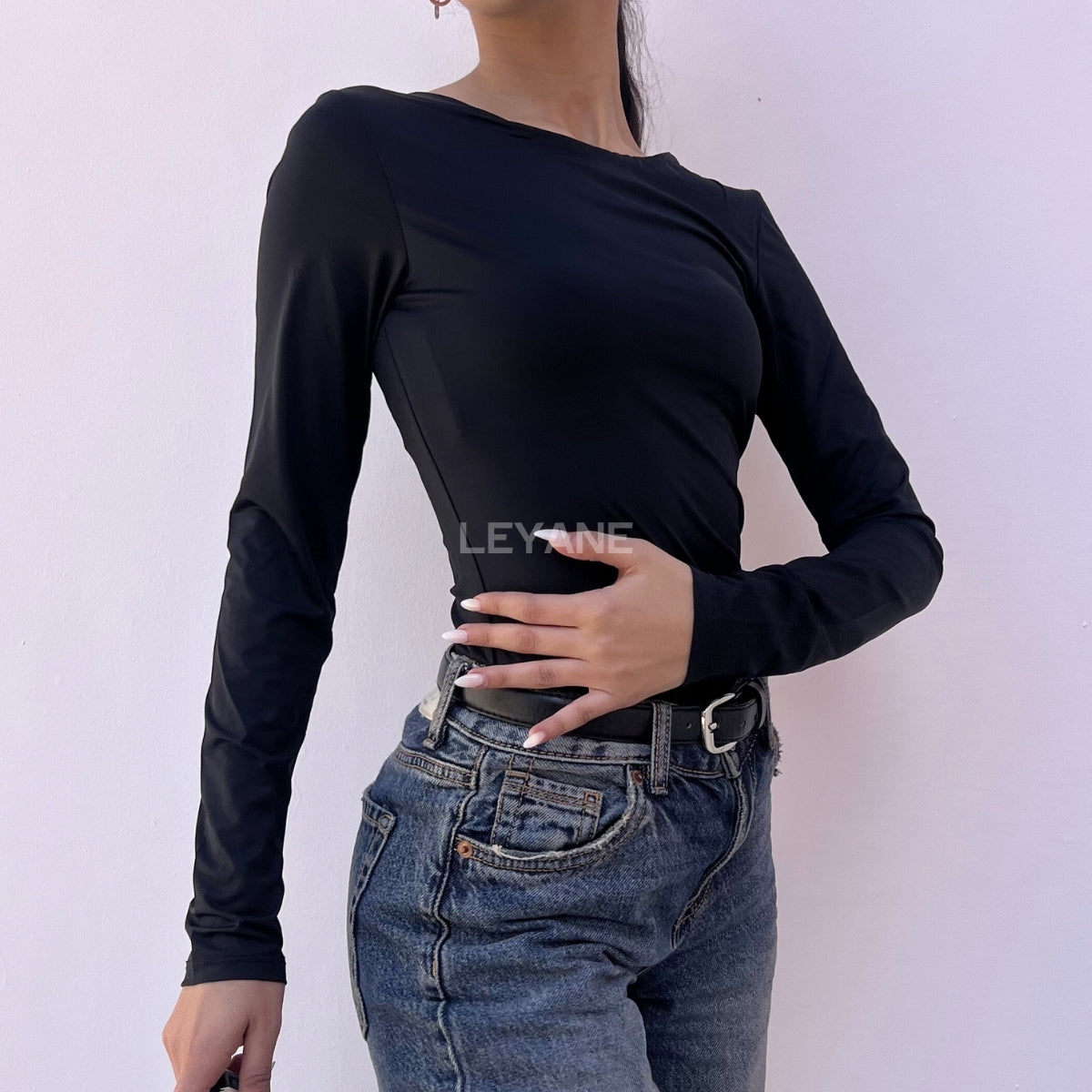 top femme, top soirée, top à sequins, top dos nu, top événement, top habillé, top chic, top élégant, top tendance, top en ligne, top noir, top marron, top brillant, top glamour, top court, top long, top ajusté, top moderne, top fashion, top party, top femme maroc, top maroc, top leyane, top leyane maroc, top marrakech, top casablanca, top rabat, top fes, top tanger, top agadir, outfit femme, outfit soirée, outfit chic, outfit for a date, ootd