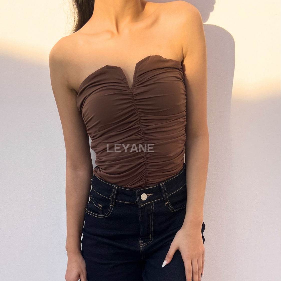 top femme, top soirée, top à sequins, top dos nu, top événement, top habillé, top chic, top élégant, top tendance, top en ligne, top noir, top marron, top brillant, top glamour, top court, top long, top ajusté, top moderne, top fashion, top party, top femme maroc, top maroc, top leyane, top leyane maroc, top marrakech, top casablanca, top rabat, top fes, top tanger, top agadir, outfit femme, outfit soirée, outfit chic, outfit for a date, ootd
