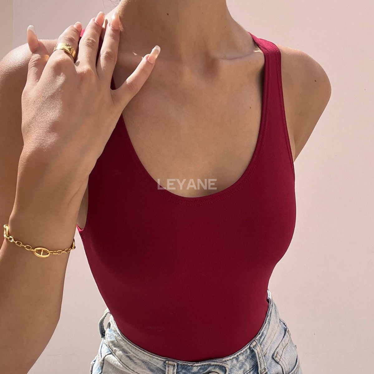 top femme, top soirée, top à sequins, top dos nu, top événement, top habillé, top chic, top élégant, top tendance, top en ligne, top noir, top marron, top brillant, top glamour, top court, top long, top ajusté, top moderne, top fashion, top party, top femme maroc, top maroc, top leyane, top leyane maroc, top marrakech, top casablanca, top rabat, top fes, top tanger, top agadir, outfit femme, outfit soirée, outfit chic, outfit for a date, ootd
 
