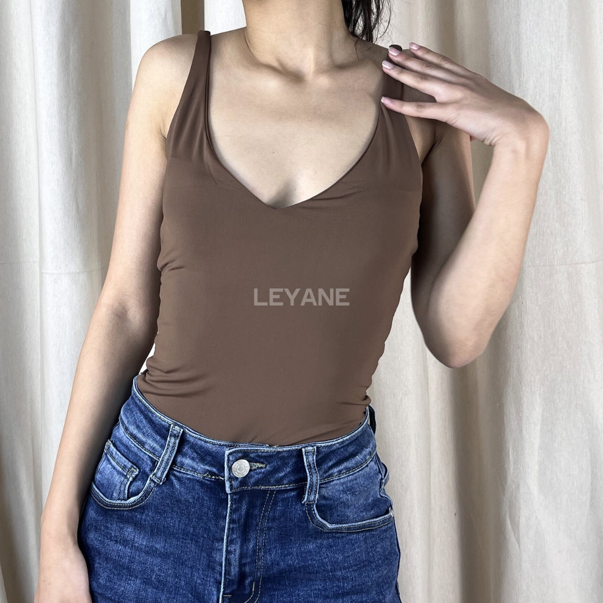 top femme, top soirée, top à sequins, top dos nu, top événement, top habillé, top chic, top élégant, top tendance, top en ligne, top noir, top marron, top brillant, top glamour, top court, top long, top ajusté, top moderne, top fashion, top party, top femme maroc, top maroc, top leyane, top leyane maroc, top marrakech, top casablanca, top rabat, top fes, top tanger, top agadir, outfit femme, outfit soirée, outfit chic, outfit for a date, ootd
