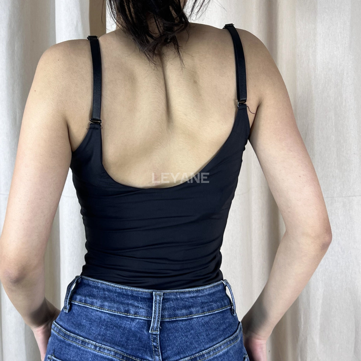 top femme, top soirée, top à sequins, top dos nu, top événement, top habillé, top chic, top élégant, top tendance, top en ligne, top noir, top marron, top brillant, top glamour, top court, top long, top ajusté, top moderne, top fashion, top party, top femme maroc, top maroc, top leyane, top leyane maroc, top marrakech, top casablanca, top rabat, top fes, top tanger, top agadir, outfit femme, outfit soirée, outfit chic, outfit for a date, ootd
