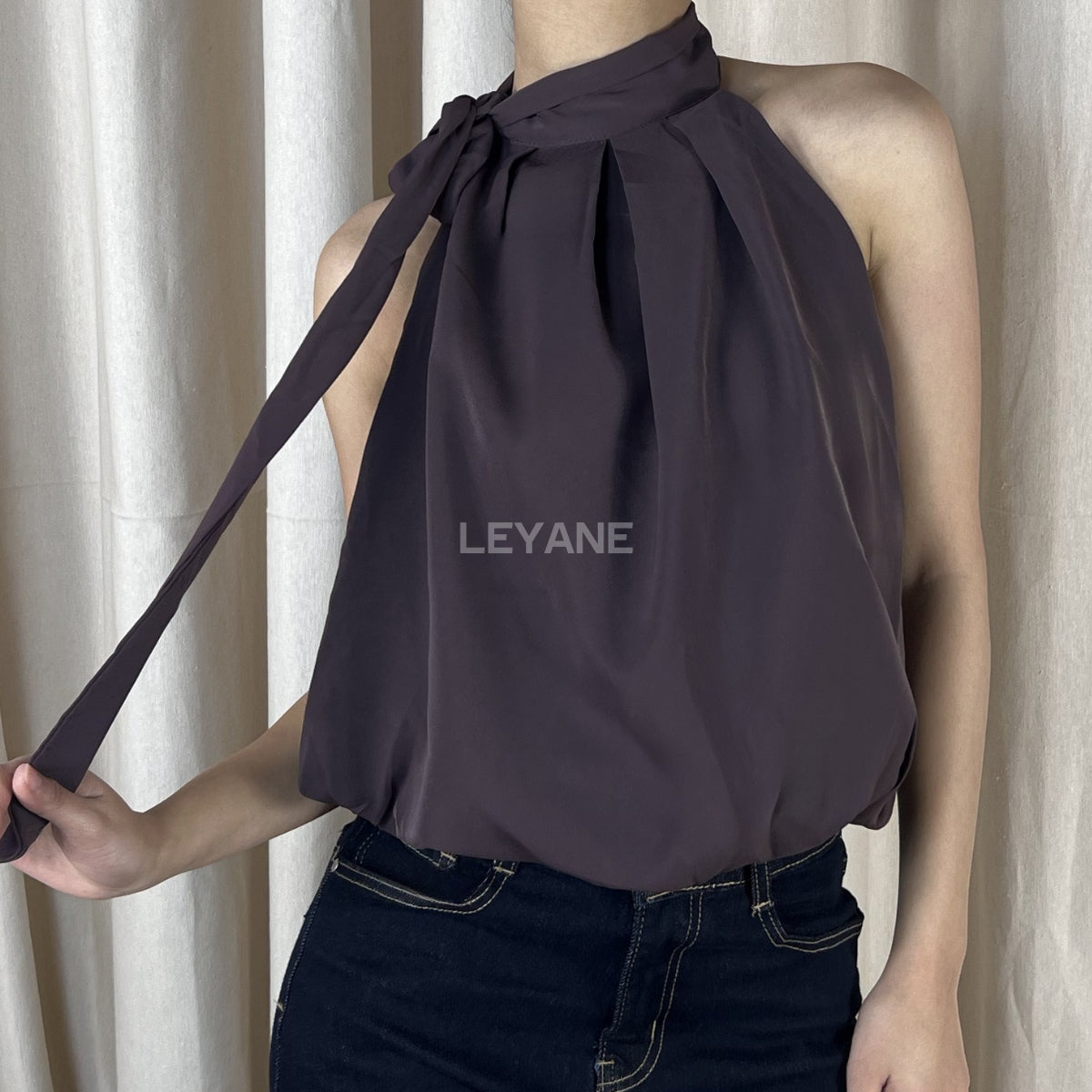 top femme, top soirée, top à sequins, top dos nu, top événement, top habillé, top chic, top élégant, top tendance, top en ligne, top noir, top marron, top brillant, top glamour, top court, top long, top ajusté, top moderne, top fashion, top party, top femme maroc, top maroc, top leyane, top leyane maroc, top marrakech, top casablanca, top rabat, top fes, top tanger, top agadir, outfit femme, outfit soirée, outfit chic, outfit for a date, ootd

