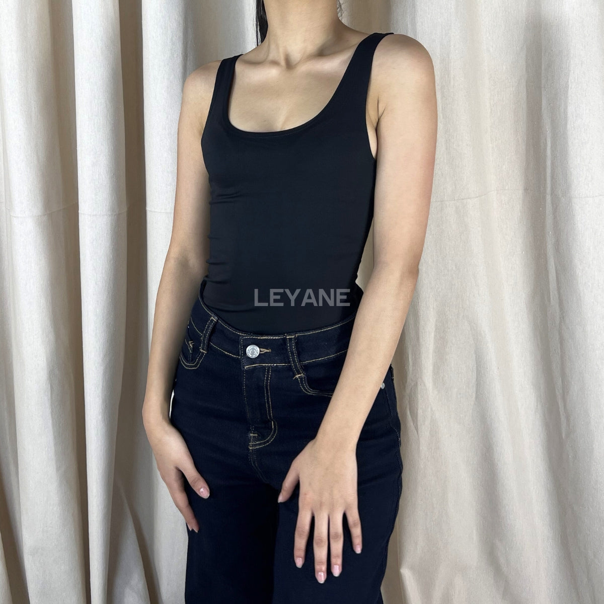 top femme, top soirée, top à sequins, top dos nu, top événement, top habillé, top chic, top élégant, top tendance, top en ligne, top noir, top marron, top brillant, top glamour, top court, top long, top ajusté, top moderne, top fashion, top party, top femme maroc, top maroc, top leyane, top leyane maroc, top marrakech, top casablanca, top rabat, top fes, top tanger, top agadir, outfit femme, outfit soirée, outfit chic, outfit for a date, ootd
