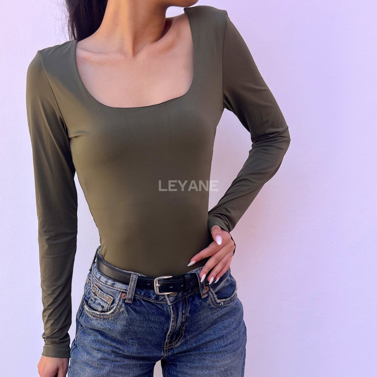 top femme, top soirée, top à sequins, top dos nu, top événement, top habillé, top chic, top élégant, top tendance, top en ligne, top noir, top marron, top brillant, top glamour, top court, top long, top ajusté, top moderne, top fashion, top party, top femme maroc, top maroc, top leyane, top leyane maroc, top marrakech, top casablanca, top rabat, top fes, top tanger, top agadir, outfit femme, outfit soirée, outfit chic, outfit for a date, ootd
