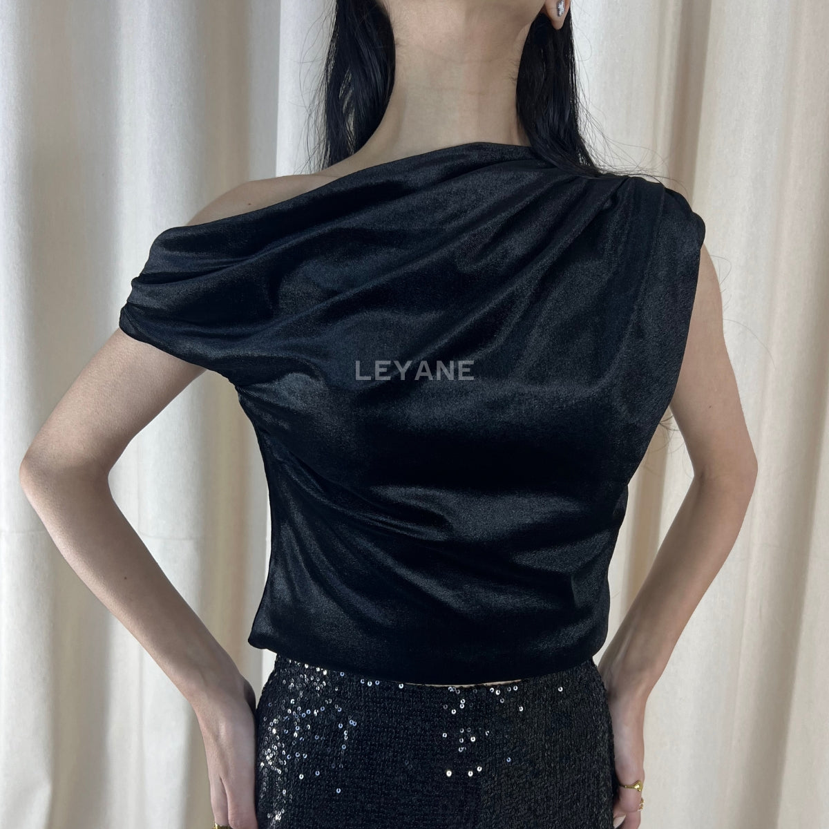top femme, top soirée, top à sequins, top dos nu, top événement, top habillé, top chic, top élégant, top tendance, top en ligne, top noir, top marron, top brillant, top glamour, top court, top long, top ajusté, top moderne, top fashion, top party, top femme maroc, top maroc, top leyane, top leyane maroc, top marrakech, top casablanca, top rabat, top fes, top tanger, top agadir, outfit femme, outfit soirée, outfit chic, outfit for a date, ootd
 
