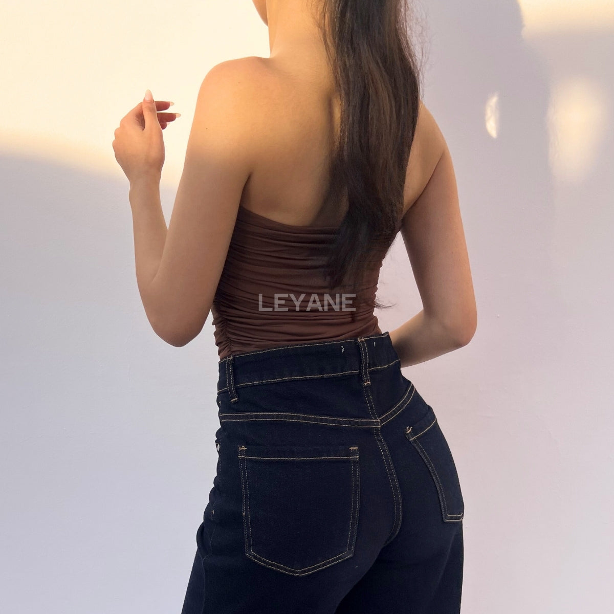 top femme, top soirée, top à sequins, top dos nu, top événement, top habillé, top chic, top élégant, top tendance, top en ligne, top noir, top marron, top brillant, top glamour, top court, top long, top ajusté, top moderne, top fashion, top party, top femme maroc, top maroc, top leyane, top leyane maroc, top marrakech, top casablanca, top rabat, top fes, top tanger, top agadir, outfit femme, outfit soirée, outfit chic, outfit for a date, ootd

