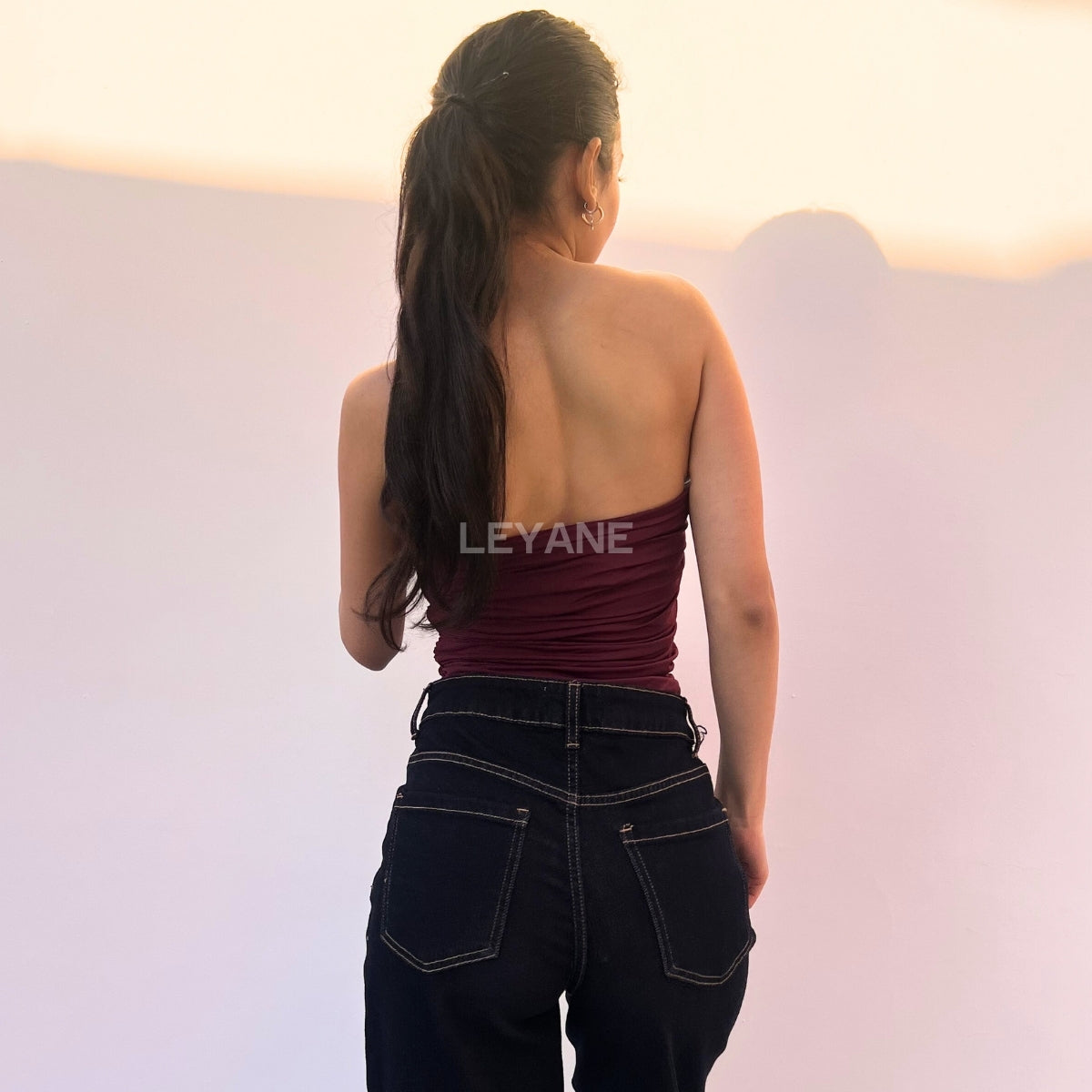 top femme, top soirée, top à sequins, top dos nu, top événement, top habillé, top chic, top élégant, top tendance, top en ligne, top noir, top marron, top brillant, top glamour, top court, top long, top ajusté, top moderne, top fashion, top party, top femme maroc, top maroc, top leyane, top leyane maroc, top marrakech, top casablanca, top rabat, top fes, top tanger, top agadir, outfit femme, outfit soirée, outfit chic, outfit for a date, ootd
