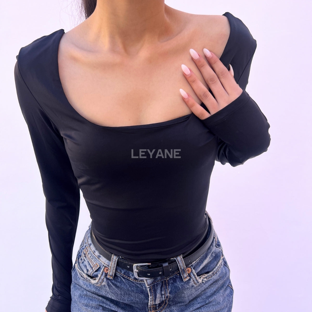 top femme, top soirée, top à sequins, top dos nu, top événement, top habillé, top chic, top élégant, top tendance, top en ligne, top noir, top marron, top brillant, top glamour, top court, top long, top ajusté, top moderne, top fashion, top party, top femme maroc, top maroc, top leyane, top leyane maroc, top marrakech, top casablanca, top rabat, top fes, top tanger, top agadir, outfit femme, outfit soirée, outfit chic, outfit for a date, ootd