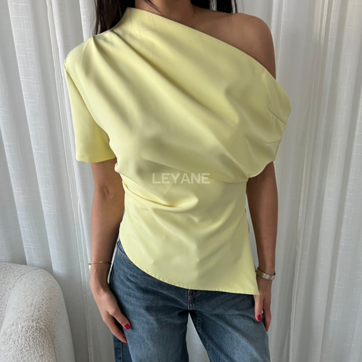 top femme, top soirée, top à sequins, top dos nu, top événement, top habillé, top chic, top élégant, top tendance, top en ligne, top noir, top marron, top brillant, top glamour, top court, top long, top ajusté, top moderne, top fashion, top party, top femme maroc, top maroc, top leyane, top leyane maroc, top marrakech, top casablanca, top rabat, top fes, top tanger, top agadir, outfit femme, outfit soirée, outfit chic, outfit for a date, ootd

