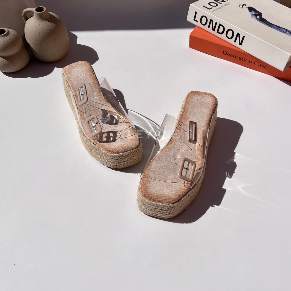 sandale plate, sandale maroc , sandale chunky, chaussures maroc, sandale femme, sandale zara, sandale été, sandals confortables, mules en daim, mules en crochets, mules maroc, mules femmes, mules tendance, sandale et mule, sabots femme

