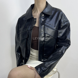 veste Noir , veste simili cuir, veste femme, veste courte, veste tendance, veste chic, veste casual, veste mi-saison, veste moderne, veste élégante, veste street style, veste mode femme, veste automne, veste zip, veste avec poches, veste look urbain