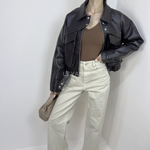 veste bordeaux, veste simili cuir, veste femme, veste courte, veste tendance, veste chic, veste casual, veste mi-saison, veste moderne, veste élégante, veste street style, veste mode femme, veste automne, veste zip, veste avec poches, veste look urbain