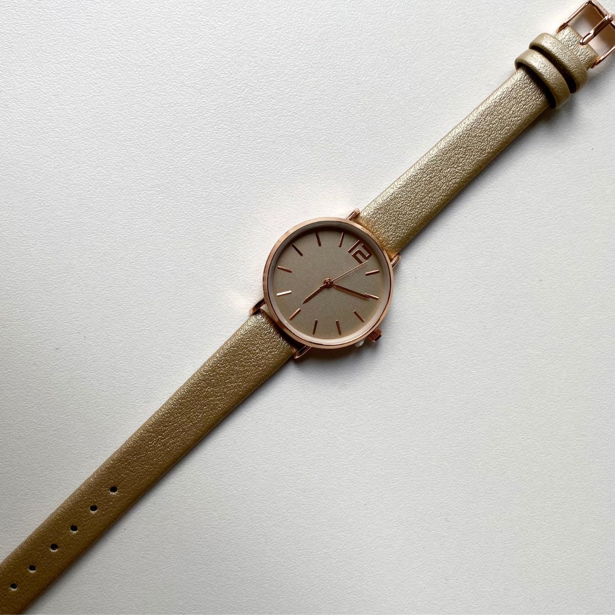 Montre ronde - bracelet en cuir